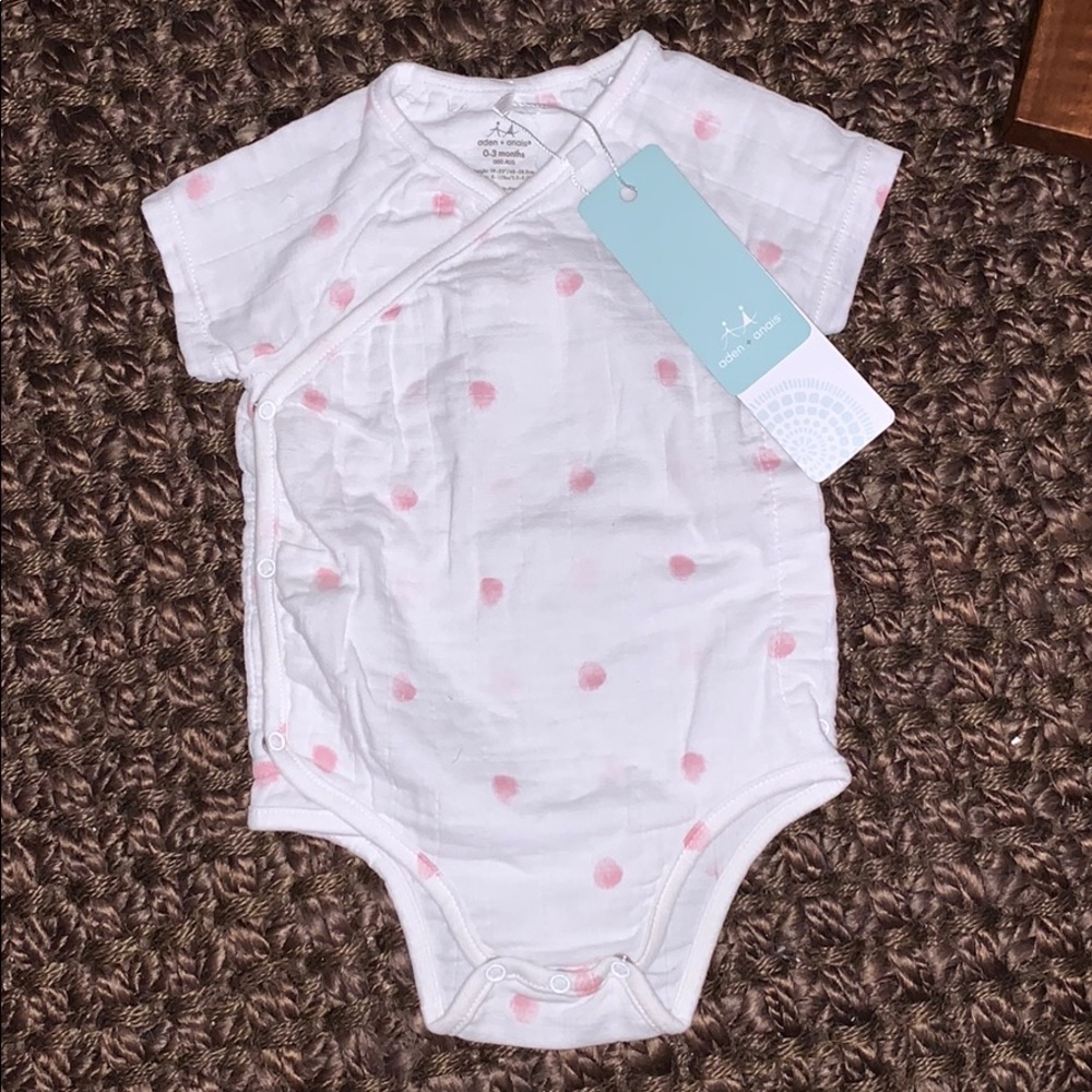 Aden + Anais short sleeve body suit